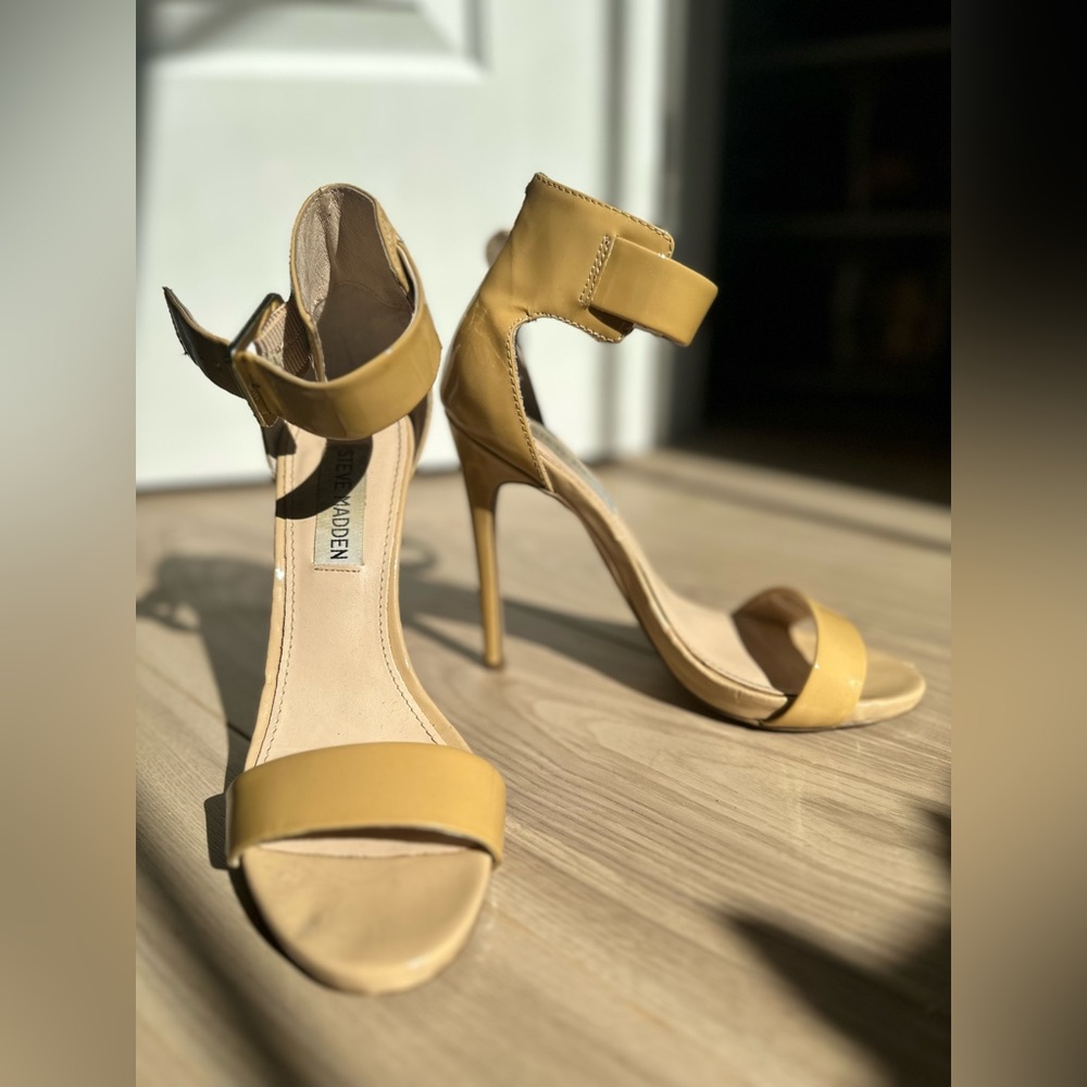Steve Madden Nude Heels